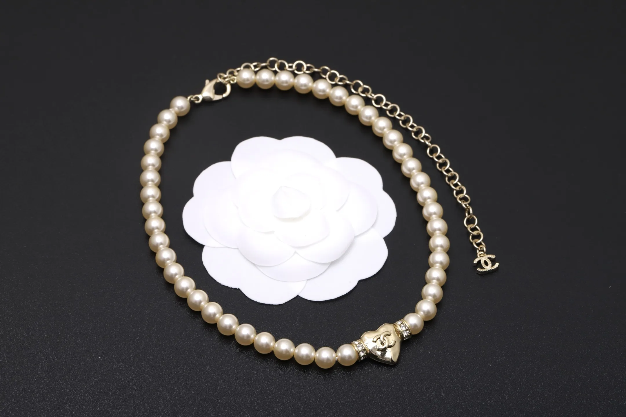 Heart Pendant Faux Pearl Choker Necklace D16017533 — view 2