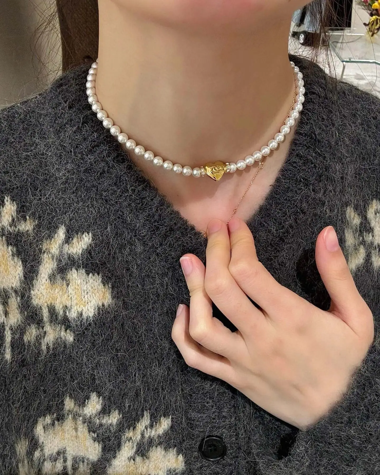Heart Pendant Faux Pearl Choker Necklace D16017533 — view 7