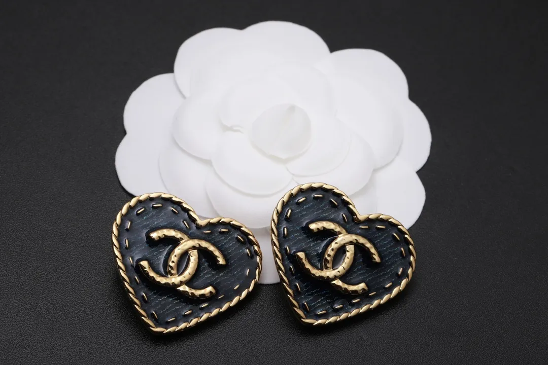 Heart-Shaped Denim Enamel Clip-On Earrings D17017421 — view 3
