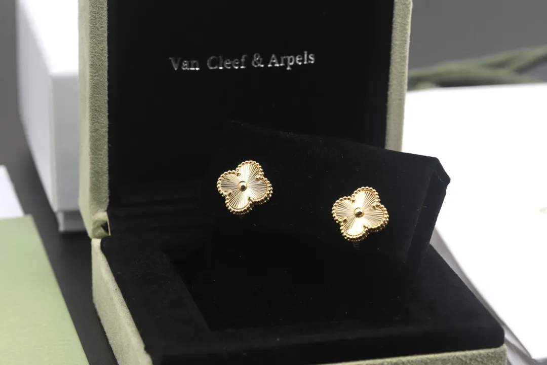 Guilloché Four-Leaf Clover Hoop Earrings (Sterling Silver) D21016935 — view 5