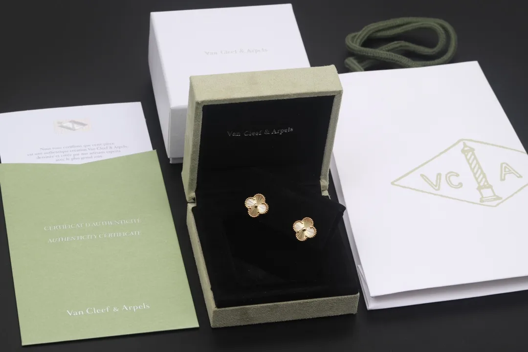 Guilloché Four-Leaf Clover Hoop Earrings (Sterling Silver) D21016935 — view 6
