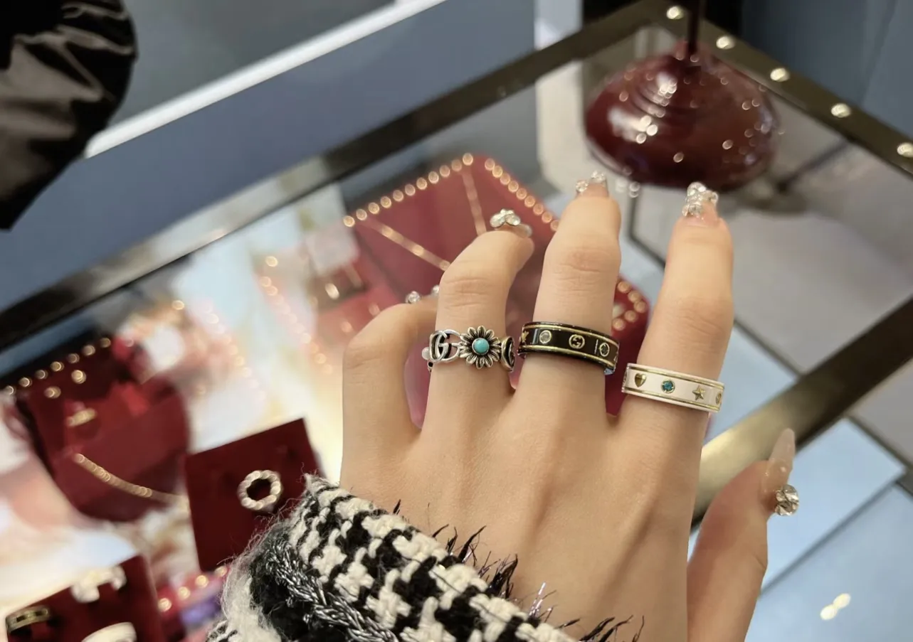 Icon Planet and Bee Motif Ceramic Ring D13017625 — view 8