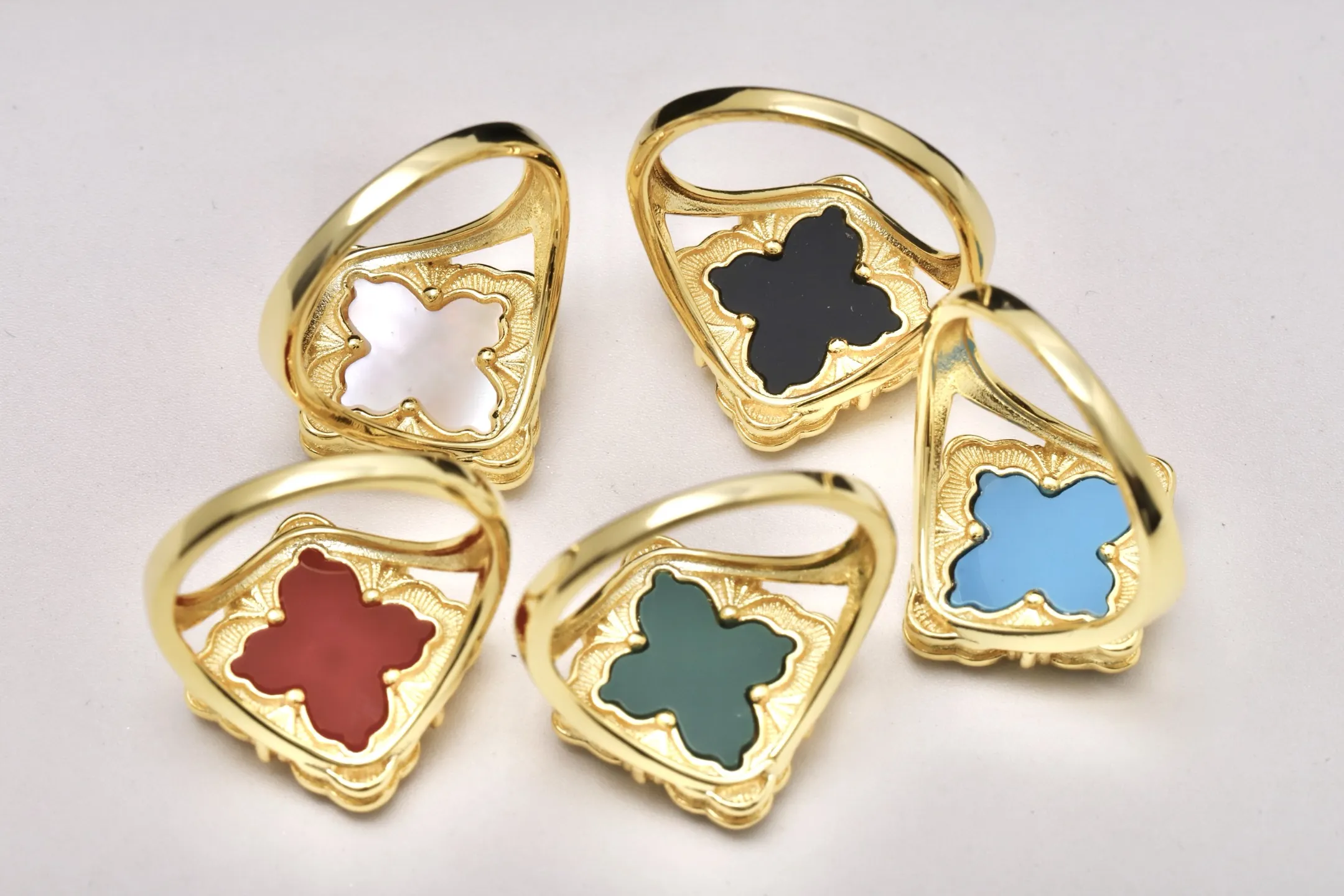 Opera Tulle Mother-of-Pearl Ring (Gold-Plated Brass) D12017522 — view 3