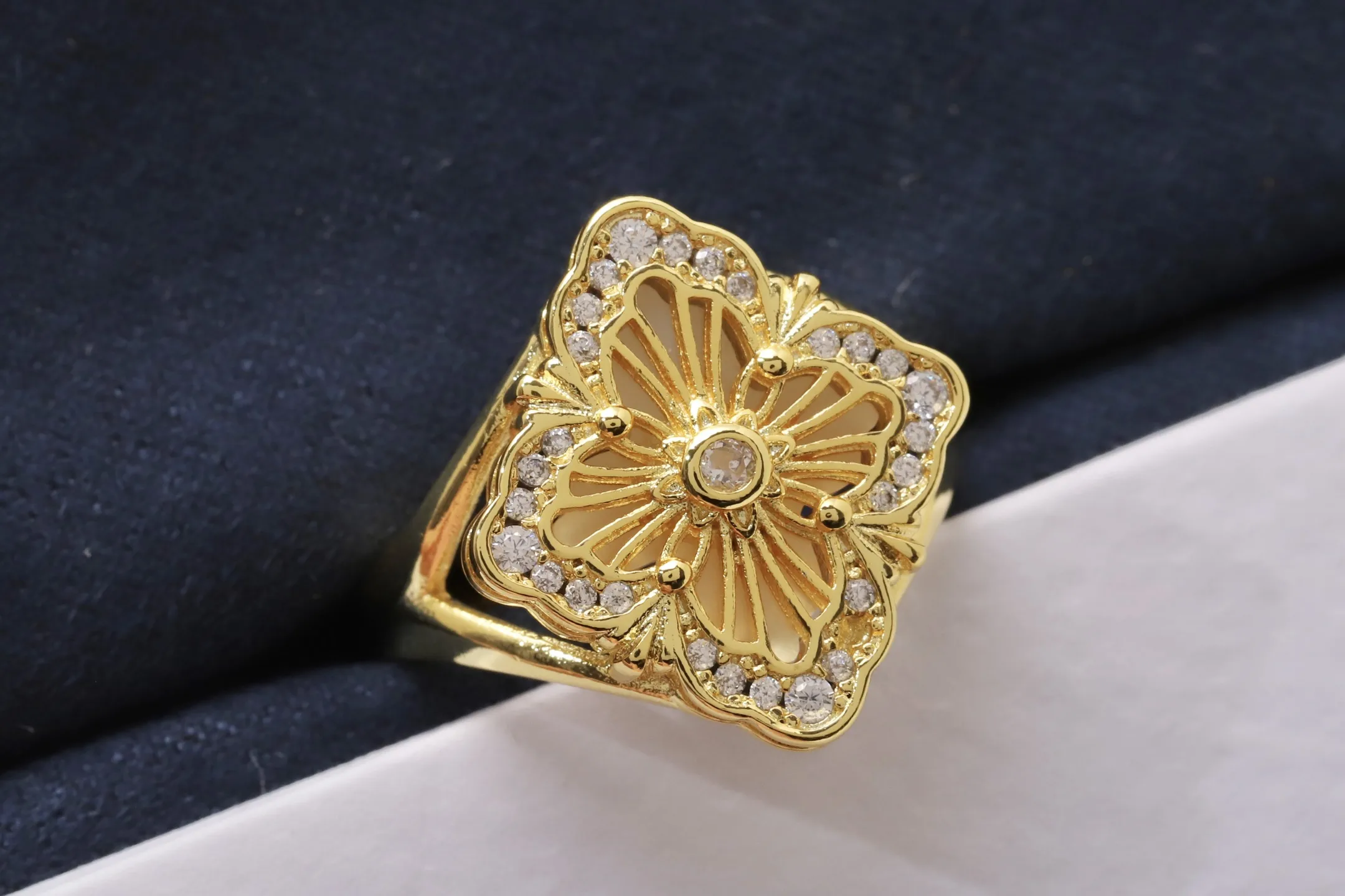 Opera Tulle Mother-of-Pearl Ring (Gold-Plated Brass) D12017522 — view 4