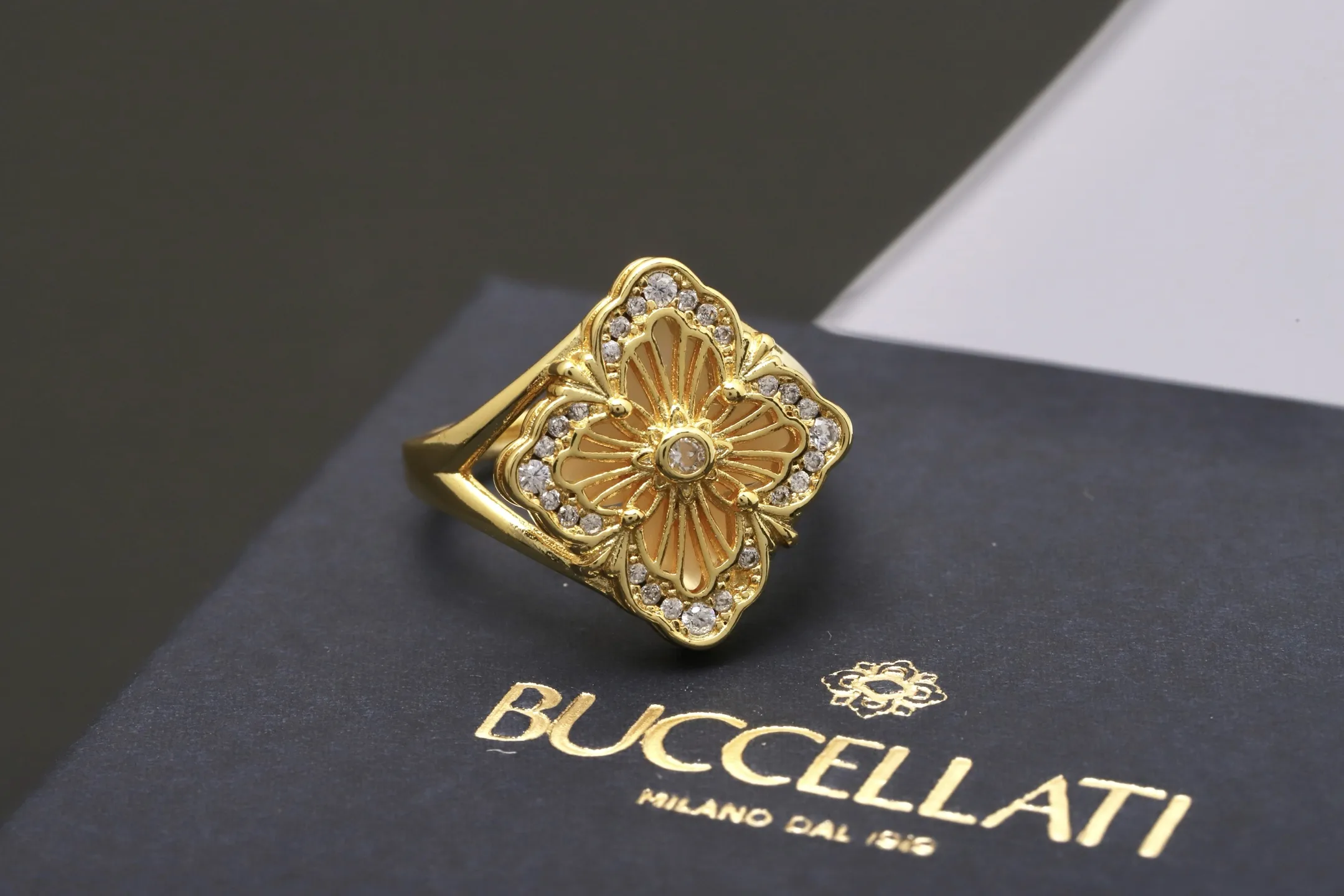 Opera Tulle Mother-of-Pearl Ring (Gold-Plated Brass) D12017522 — view 5