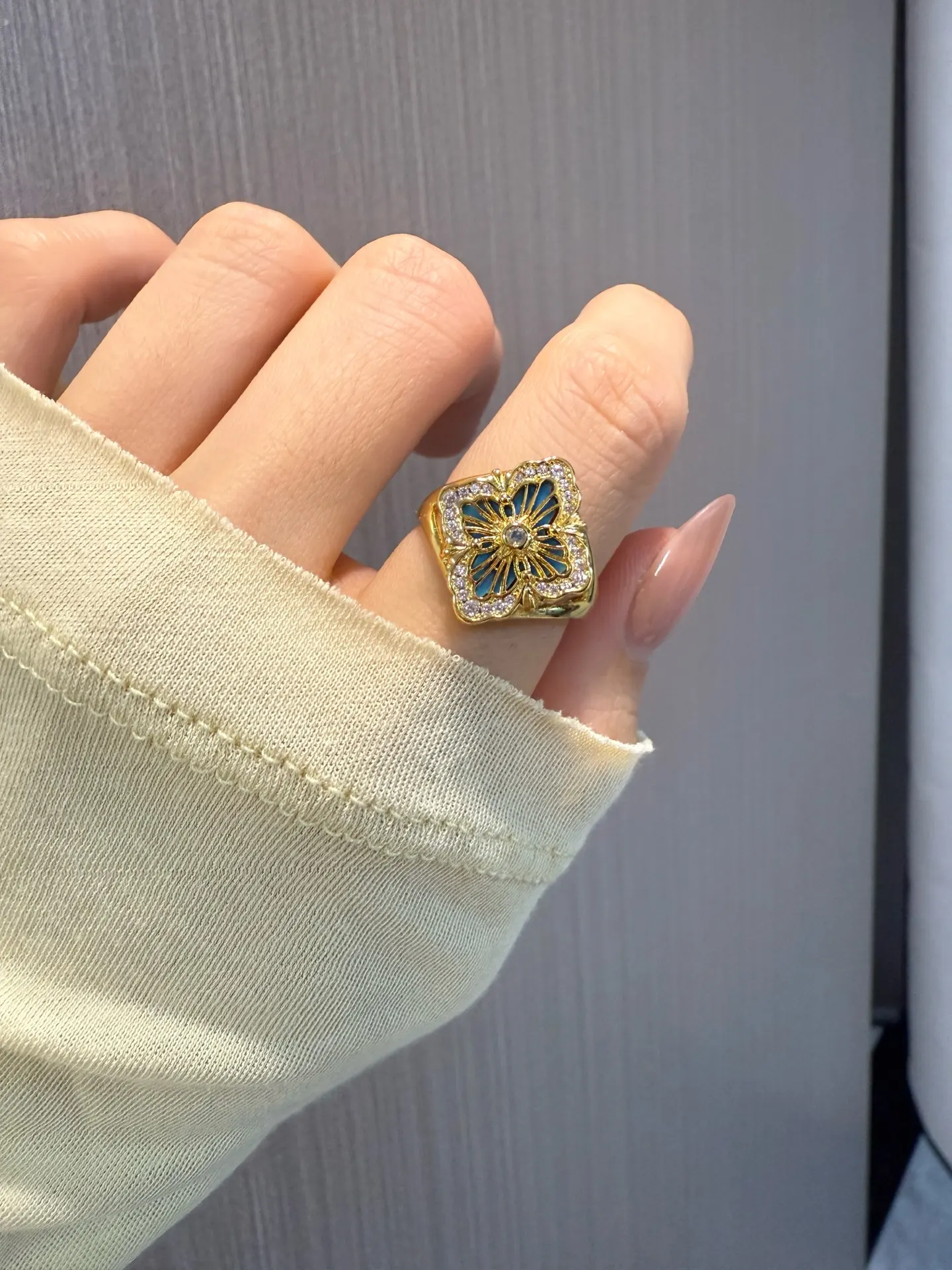 Opera Tulle Flower Ring (Gold-Plated Brass) D12017518 — view 8