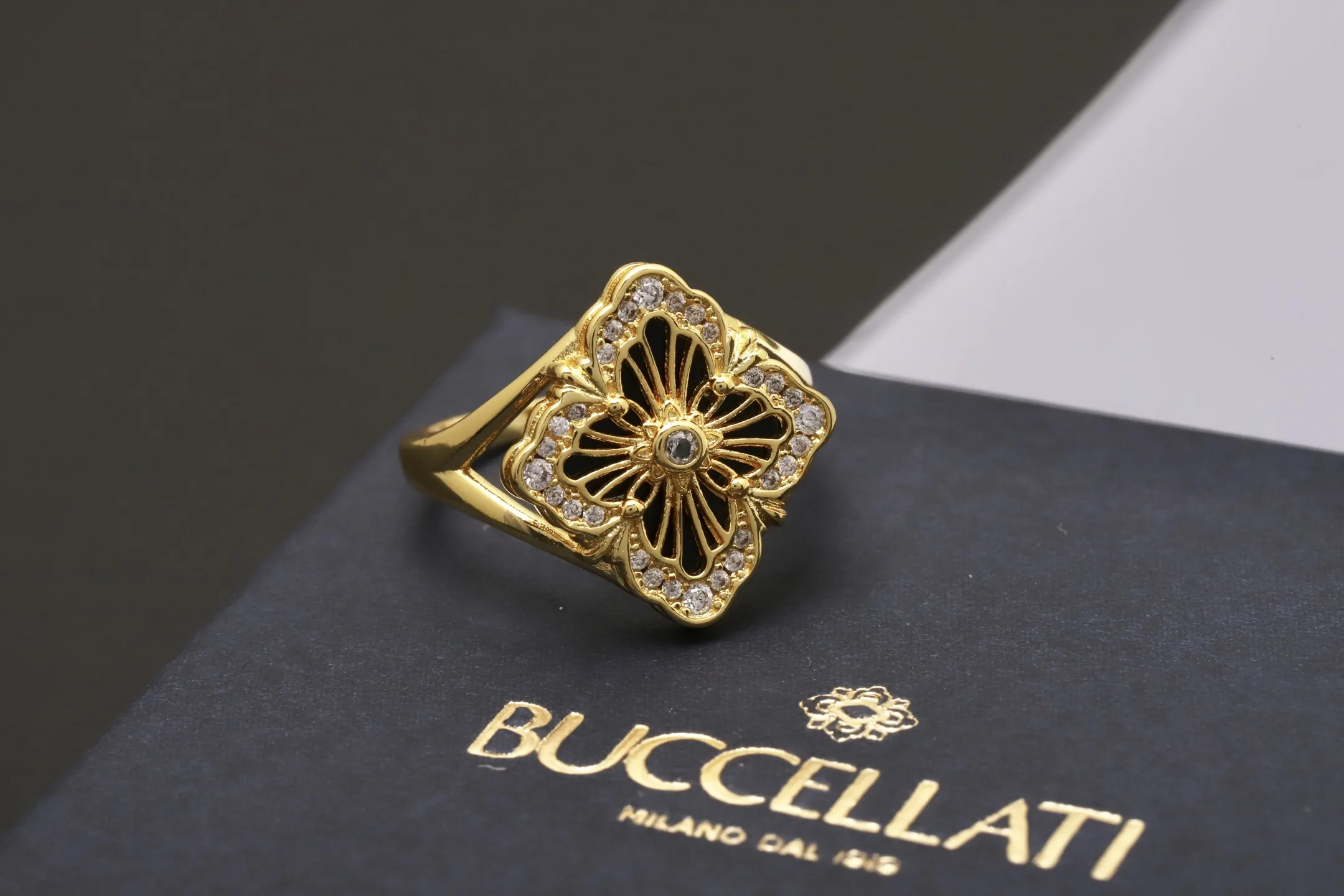 Opera Tulle Black Onyx Ring (Gold-Plated Brass) D12017521 — view 5