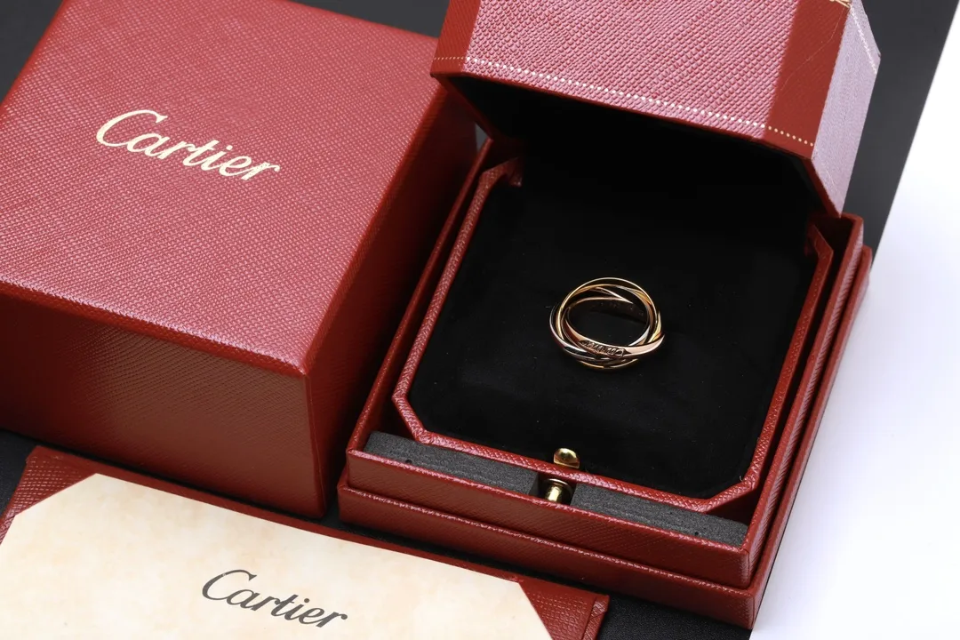 Trinity Interlocking Tri-Color Ring D18517078 — view 4