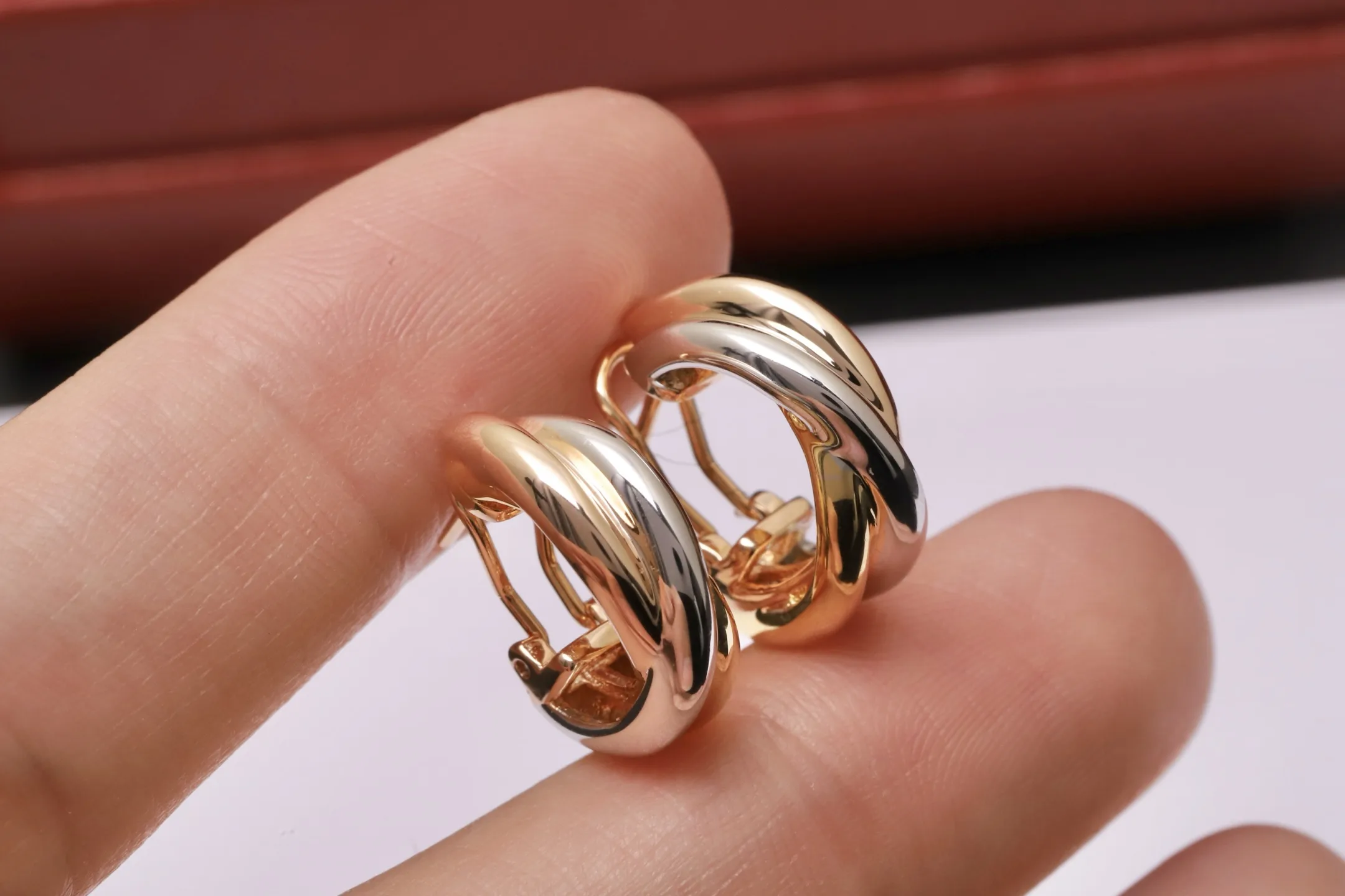 Trinity Interlocking Tri-Color Hoop Earrings D11516874 — view 4