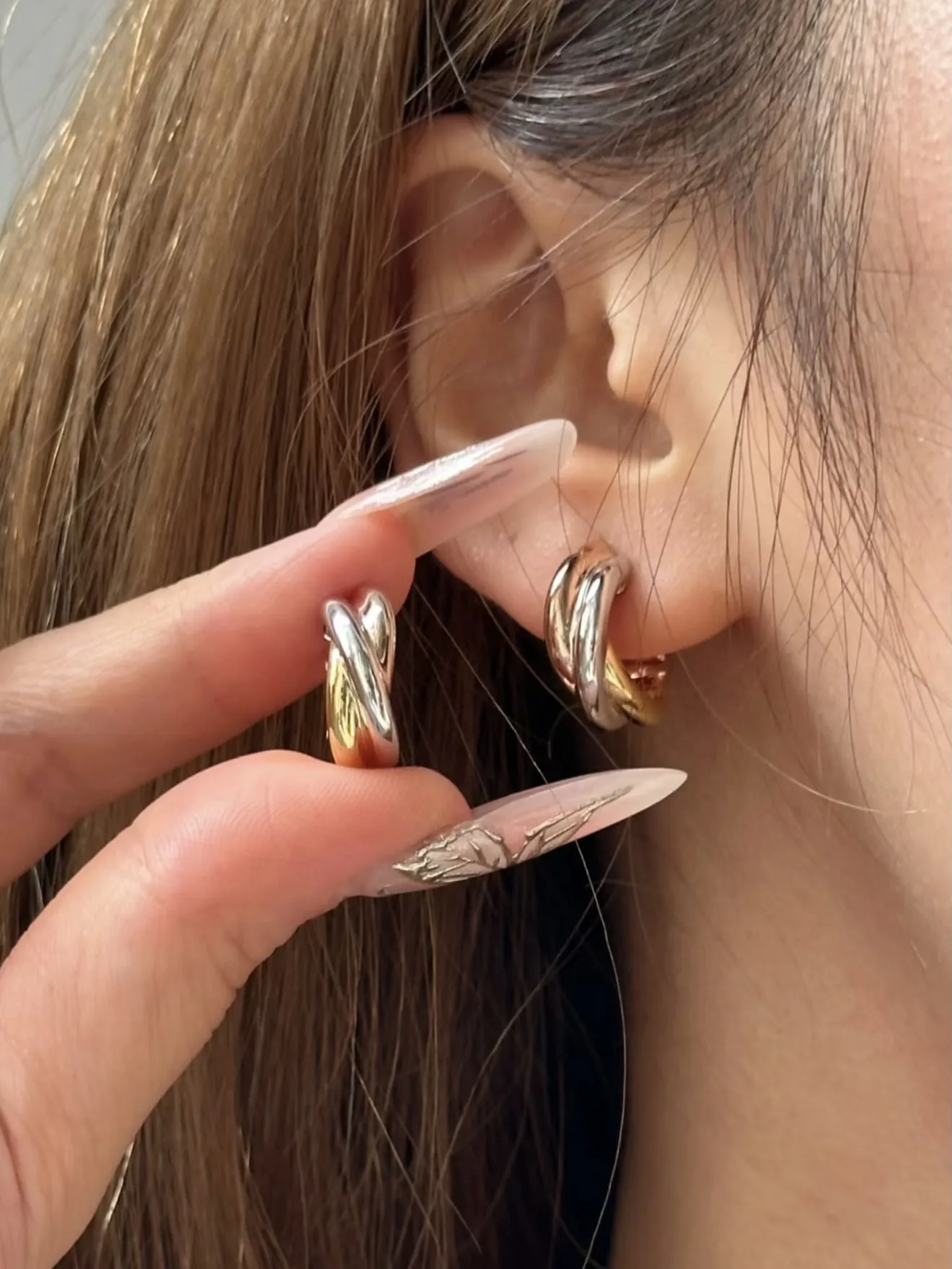 Trinity Interlocking Tri-Color Hoop Earrings D11516874 — view 9