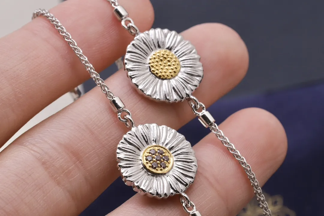 Buccellati Daisy Long Station Necklace (Sterling Silver) D215016727 — view 4