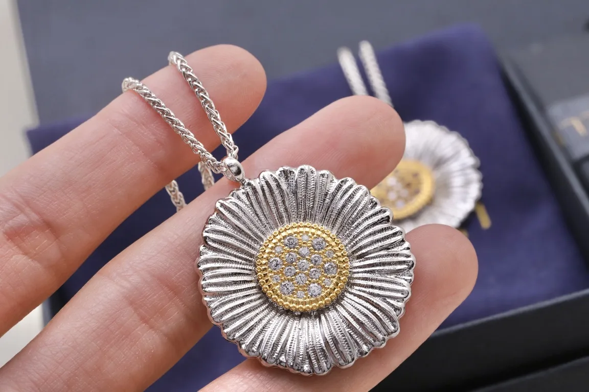 Buccellati Daisy Pendant Necklace (Sterling Silver) D93016822 — view 4