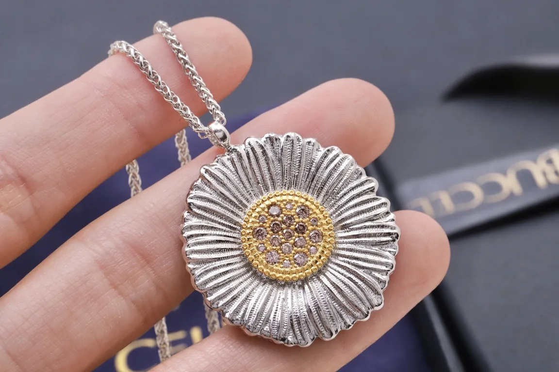 Buccellati Daisy Pendant Necklace (Sterling Silver) D93016822 — view 5