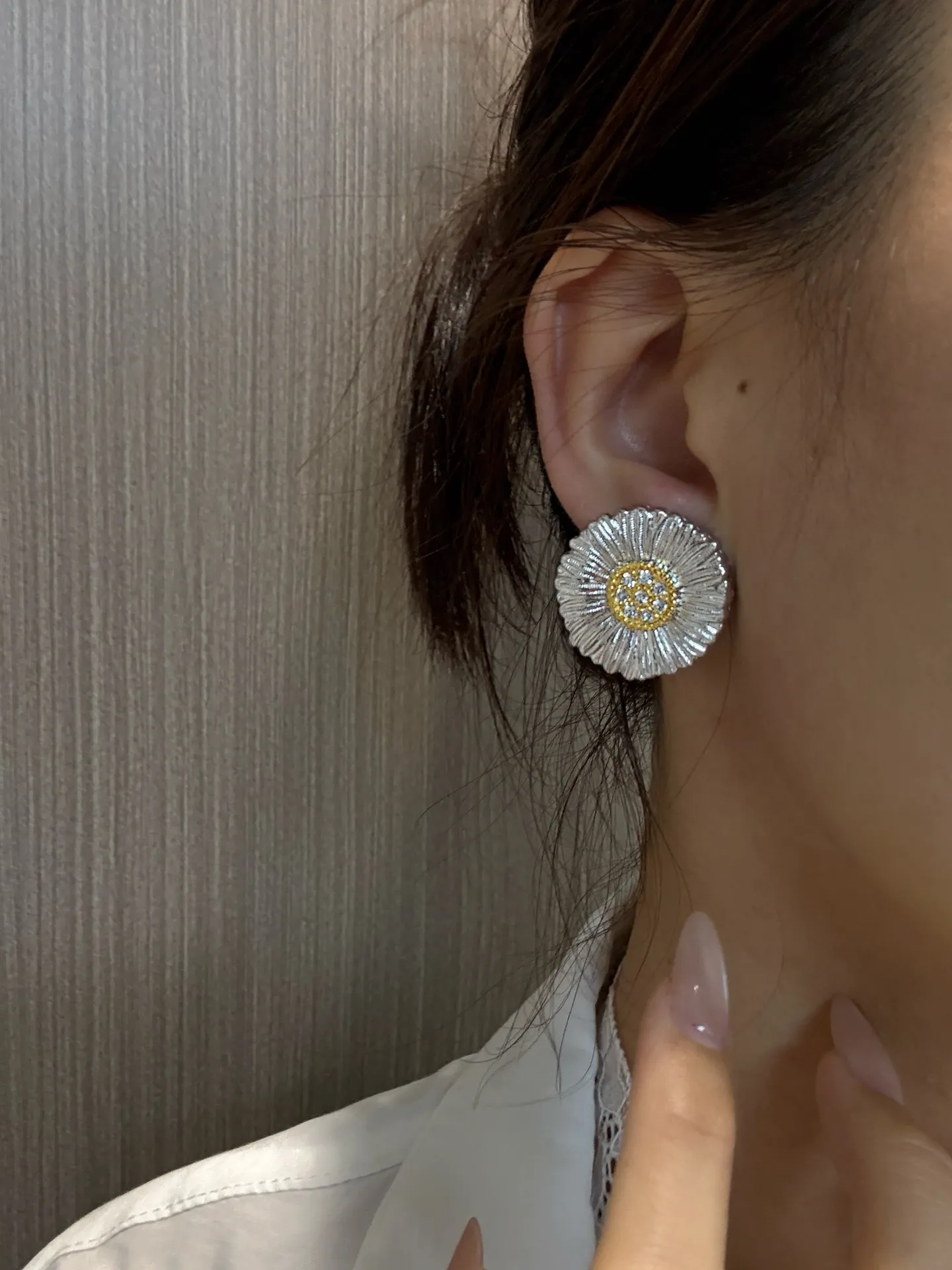 Blossom Daisy Stud Earrings (Sterling Silver) D69016850 — view 8