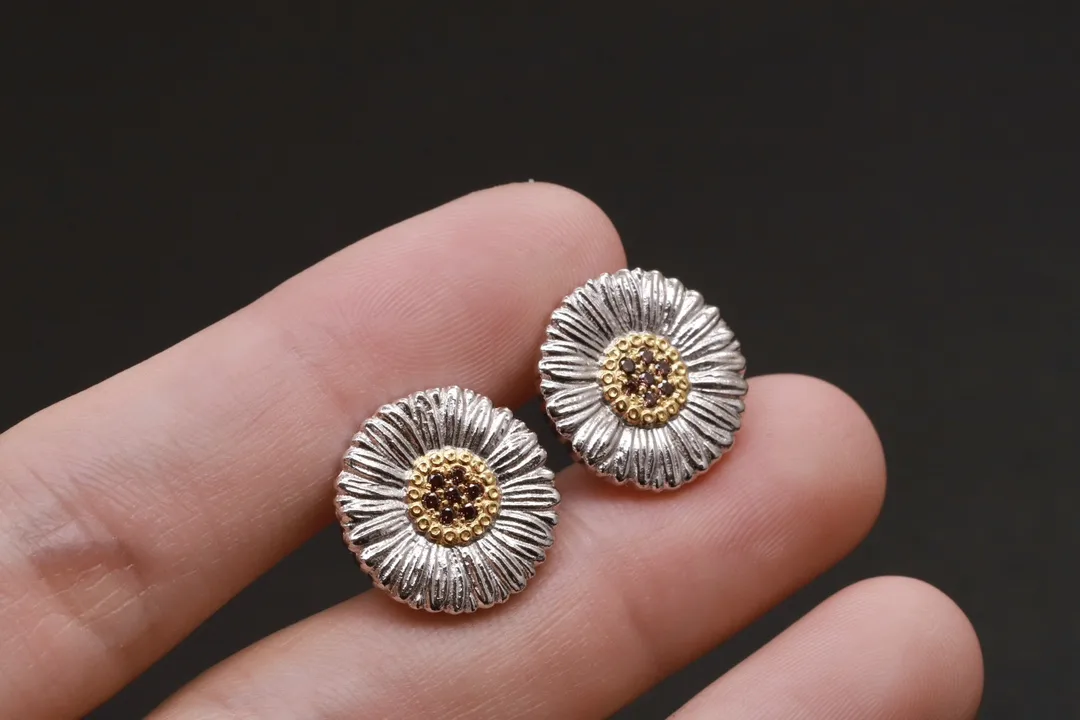 Buccellati Daisy Stud Earrings (Sterling Silver) D50016840 — view 6