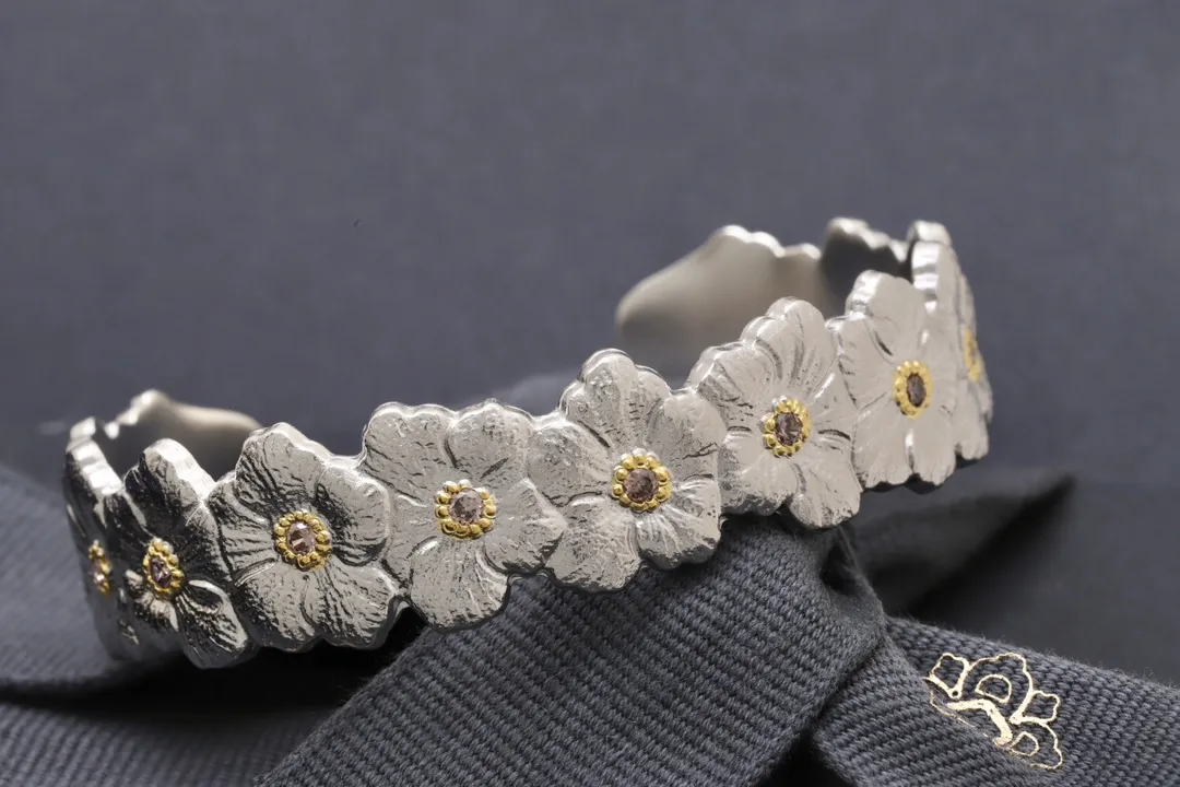 Blossoms Gardenia Cuff Bangle (Sterling Silver) D195016723 — view 7