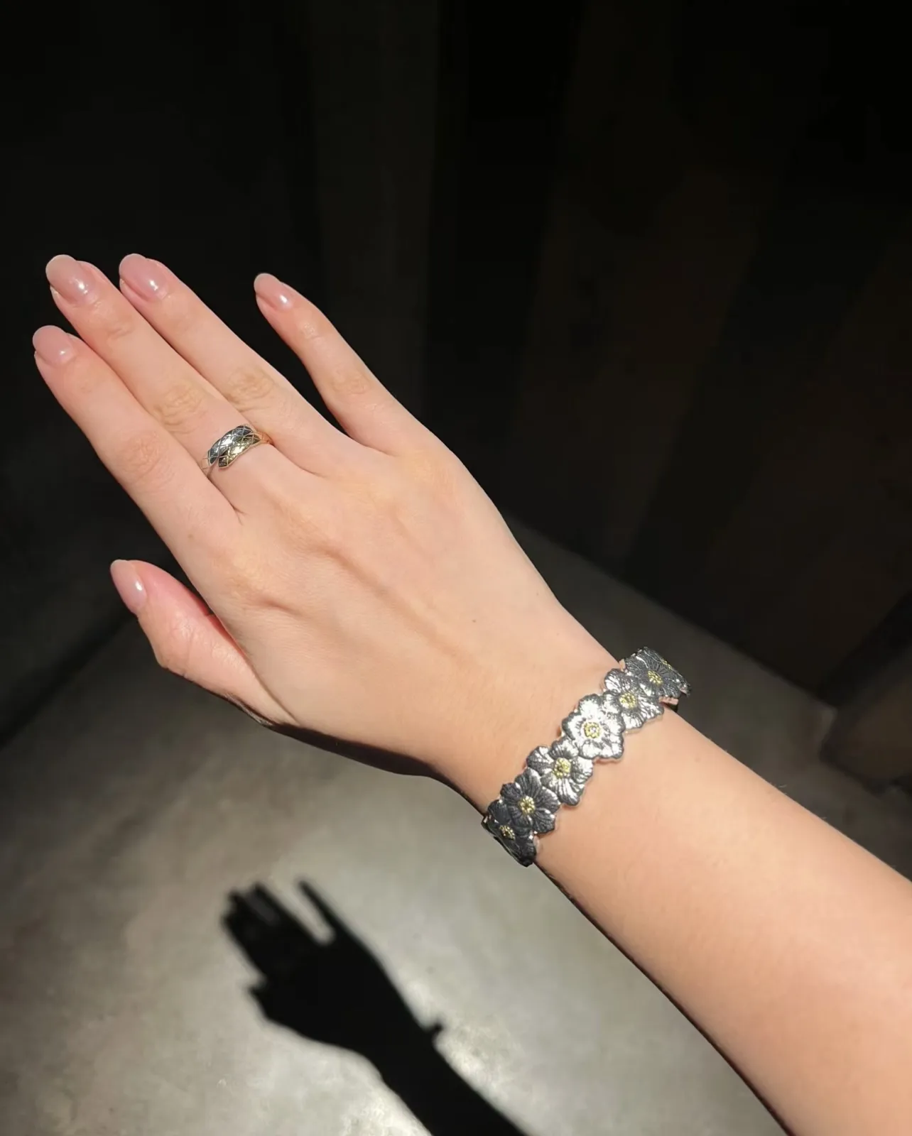 Blossoms Gardenia Cuff Bangle (Sterling Silver) D195016723 — view 8