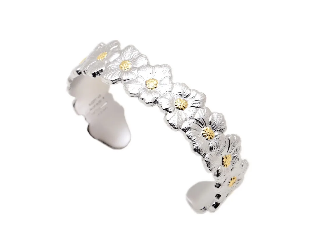Blossoms Gardenia Cuff Bracelet (Sterling Silver) D195016724 — view 2