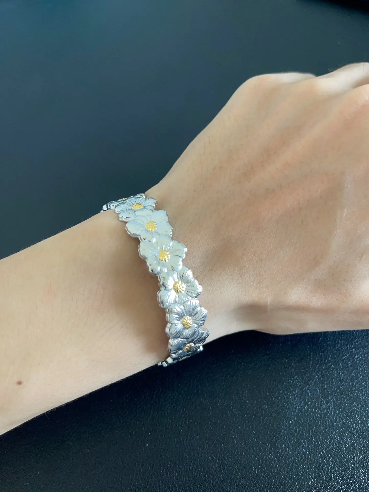 Blossoms Gardenia Cuff Bracelet (Sterling Silver) D195016724 — view 9