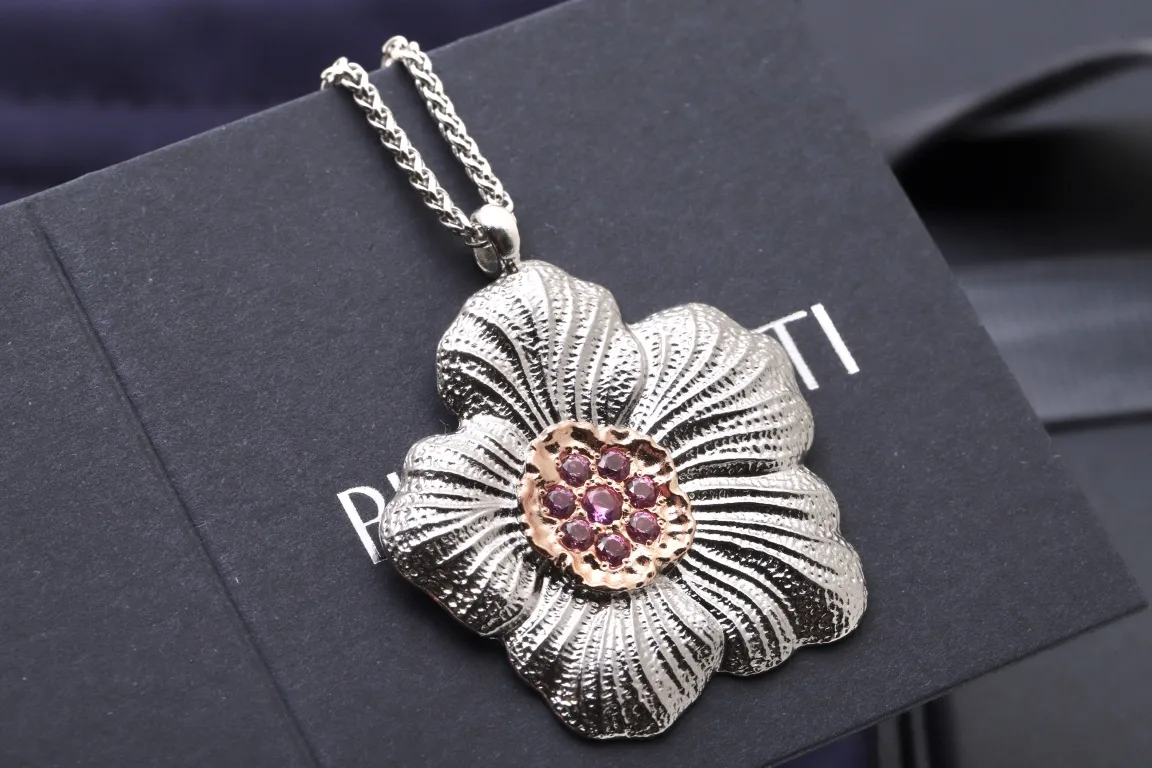 Buccellati Gardenia Pendant Necklace (Sterling Silver) D78516818 — view 5
