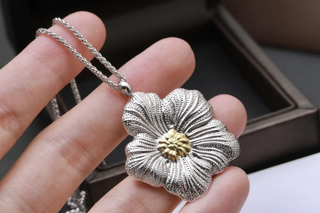 Buccellati Blossoms Gardenia Pendant Necklace (Sterling Silver) D73016820 — view 4