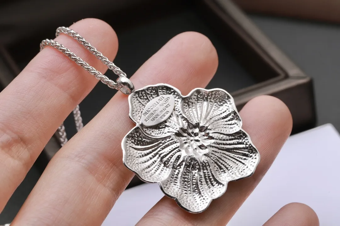 Buccellati Blossoms Gardenia Pendant Necklace (Sterling Silver) D73016820 — view 5