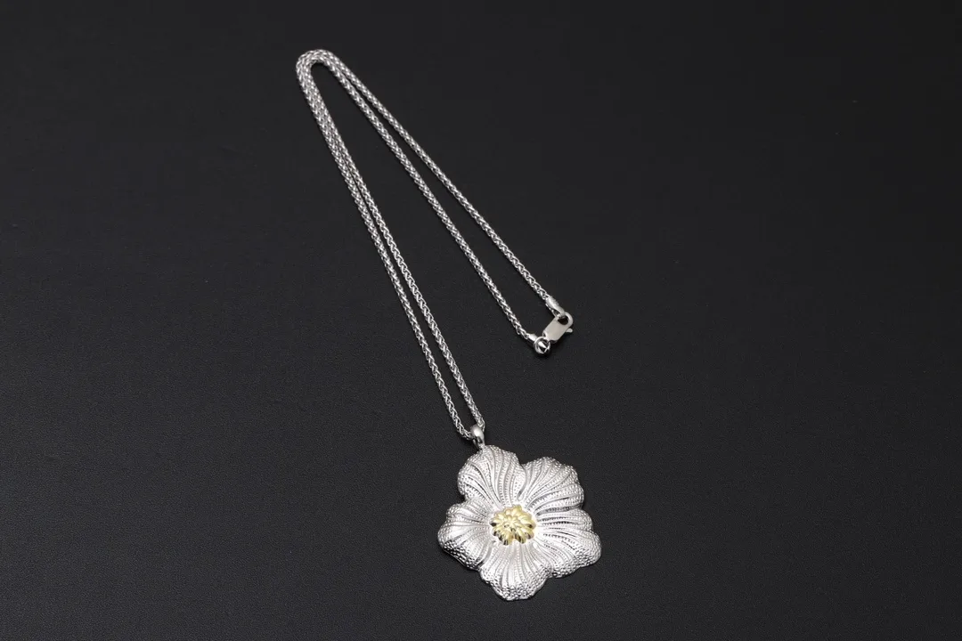 Buccellati Blossoms Gardenia Pendant Necklace (Sterling Silver) D73016820 — view 7