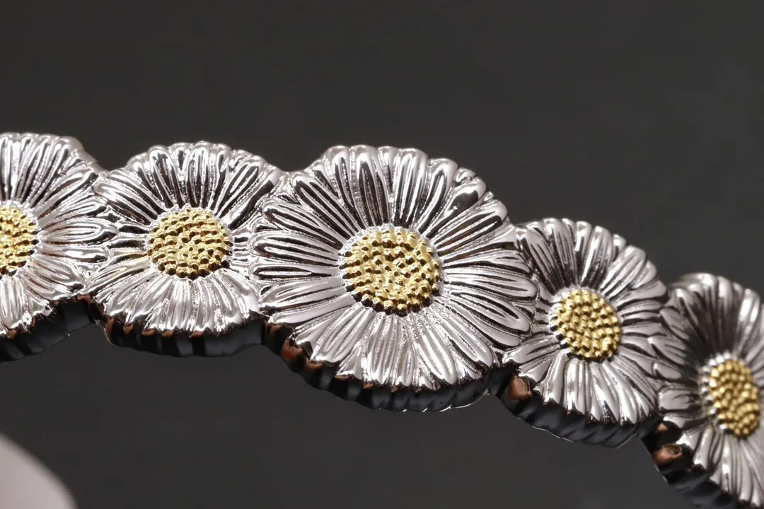 Buccellati Daisy Cuff Bangle (Sterling Silver) D200016722 — view 4