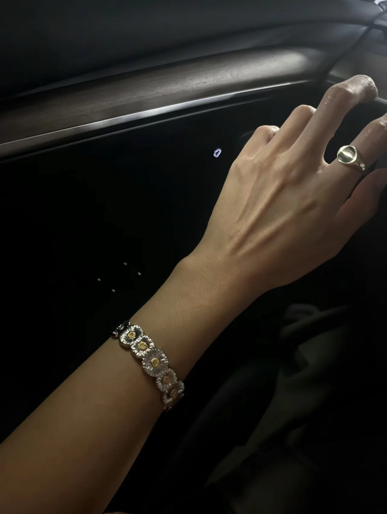 Buccellati Daisy Cuff Bangle (Sterling Silver) D200016722 — view 8