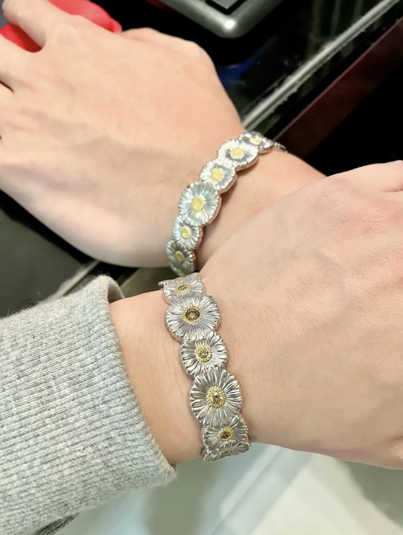 Buccellati Daisy Cuff Bangle (Sterling Silver) D200016722 — view 9
