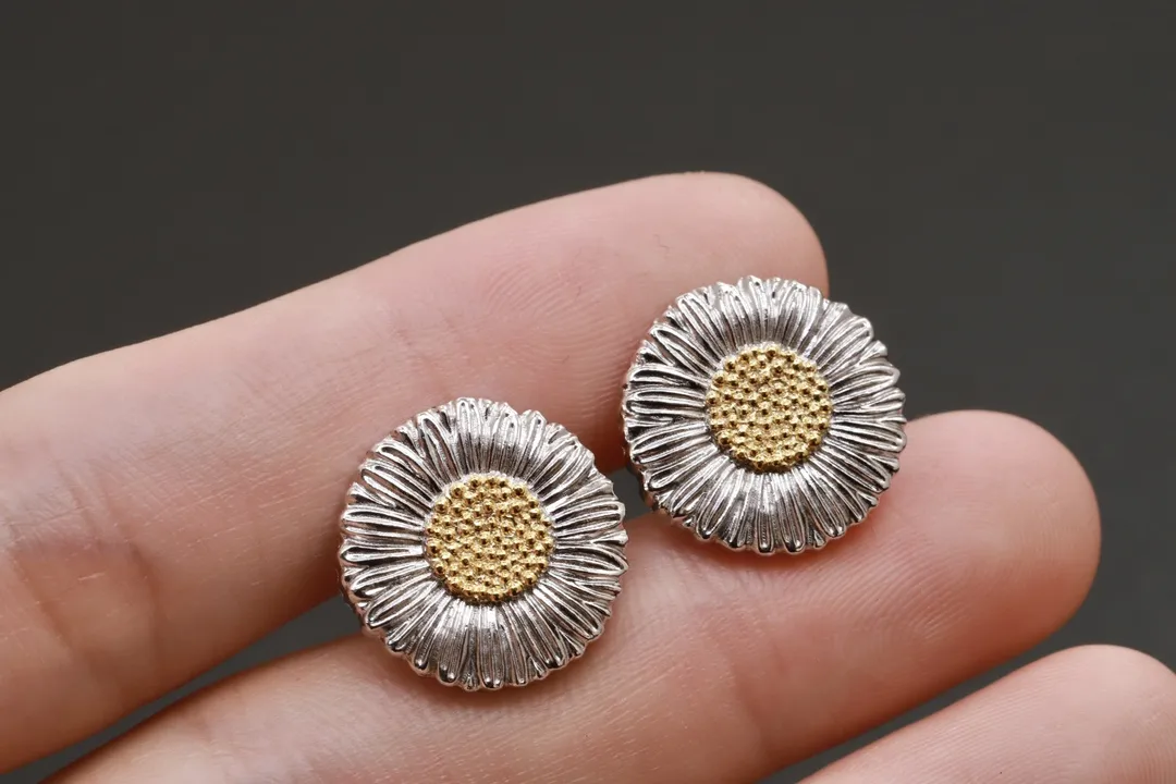 Buccellati Daisy Stud Earrings (Sterling Silver) D50016839 — view 5