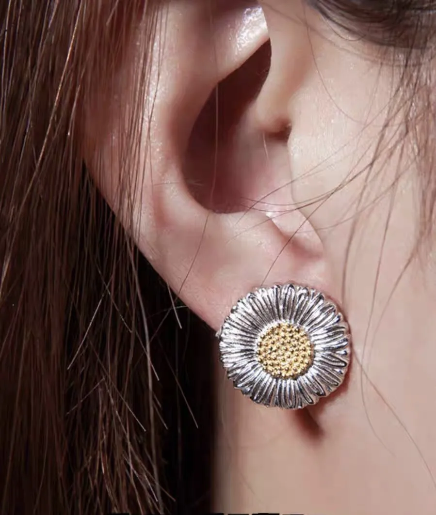 Buccellati Daisy Stud Earrings (Sterling Silver) D50016839 — view 8