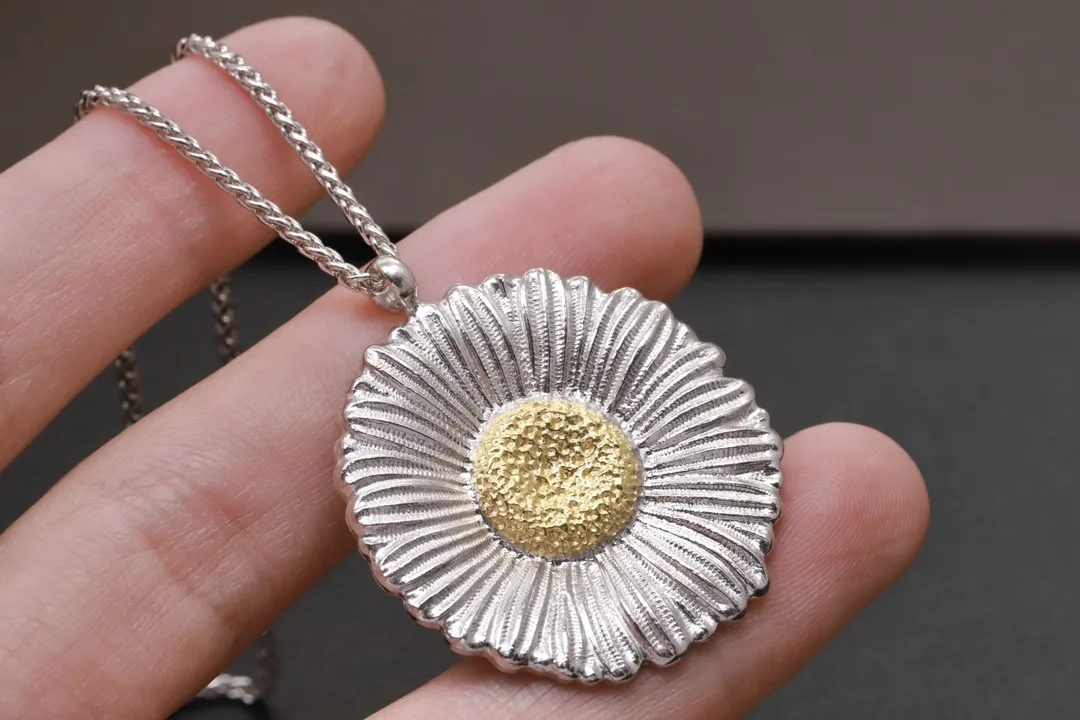 Buccellati Daisy Pendant Necklace (Sterling Silver) D73016821 — view 4