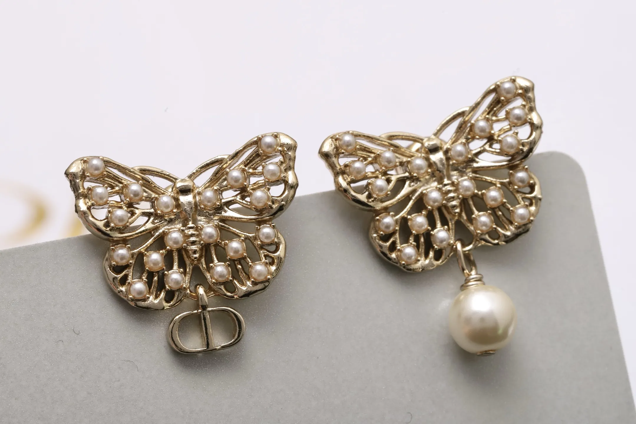 Dior Metamorphosis Butterfly Pearl Earrings D11517634 — view 4