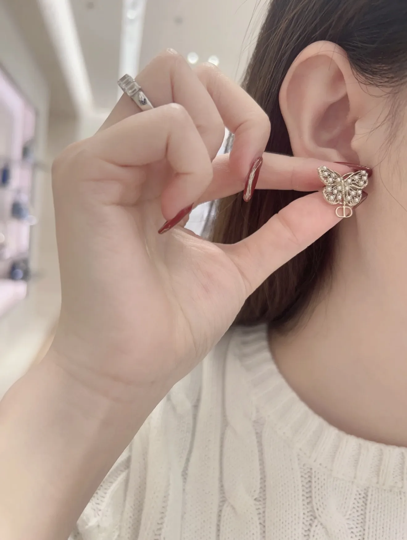 Dior Metamorphosis Butterfly Pearl Earrings D11517634 — view 9