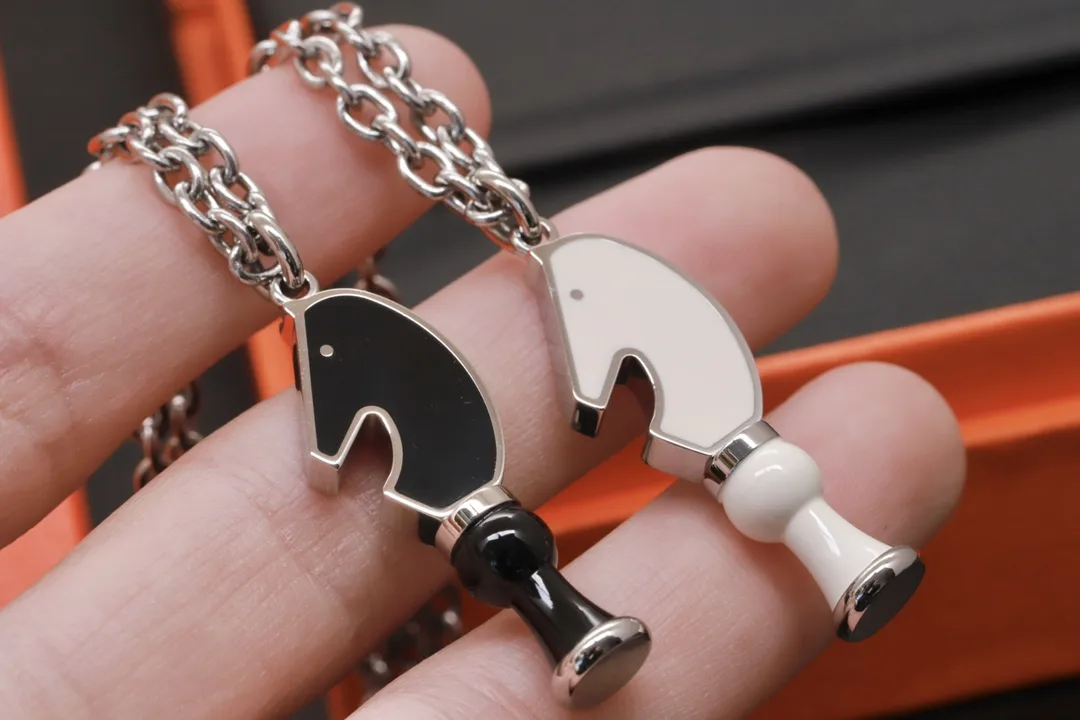 Cavalier Chess Knight Pendant Necklace D19517600 — view 6