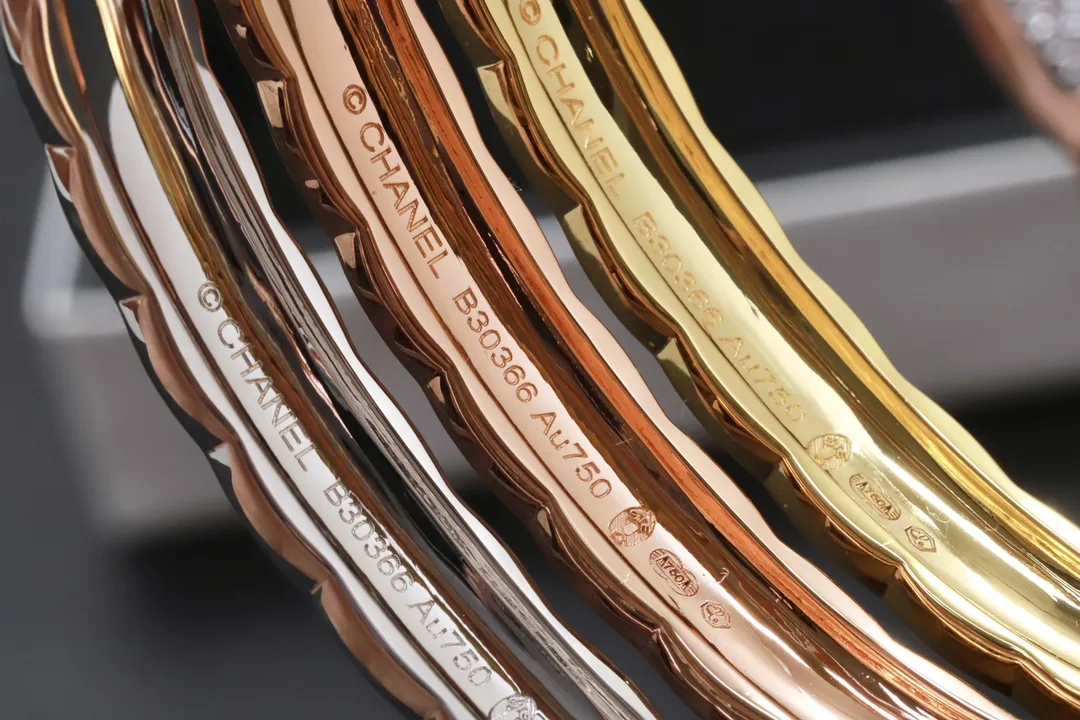 Coco Crush Quilted Bangle with Diamonds (Gold-Plated Brass) D22017706 — view 7