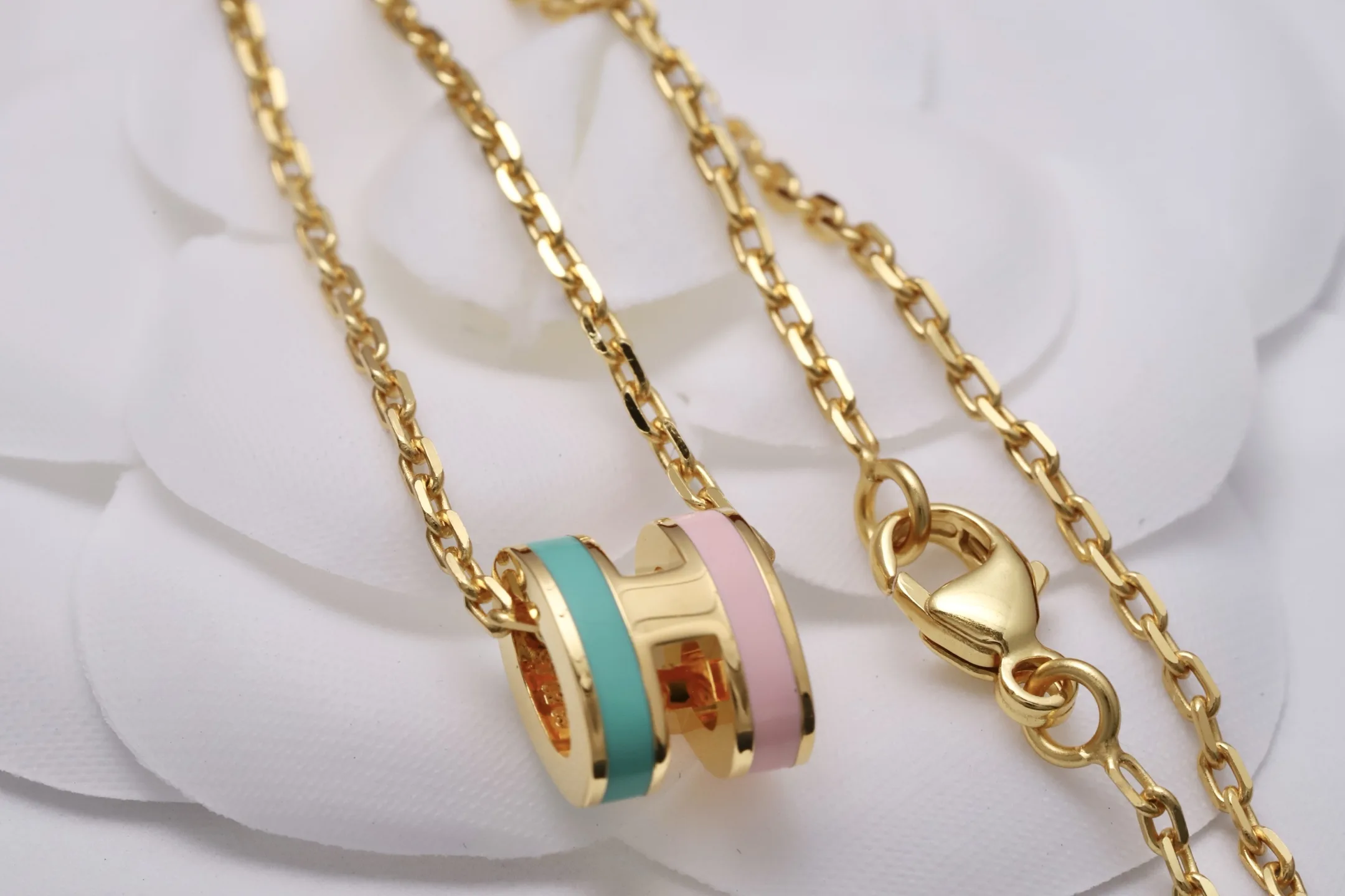 Mini Pop H Pendant Necklace D23516793 — view 4