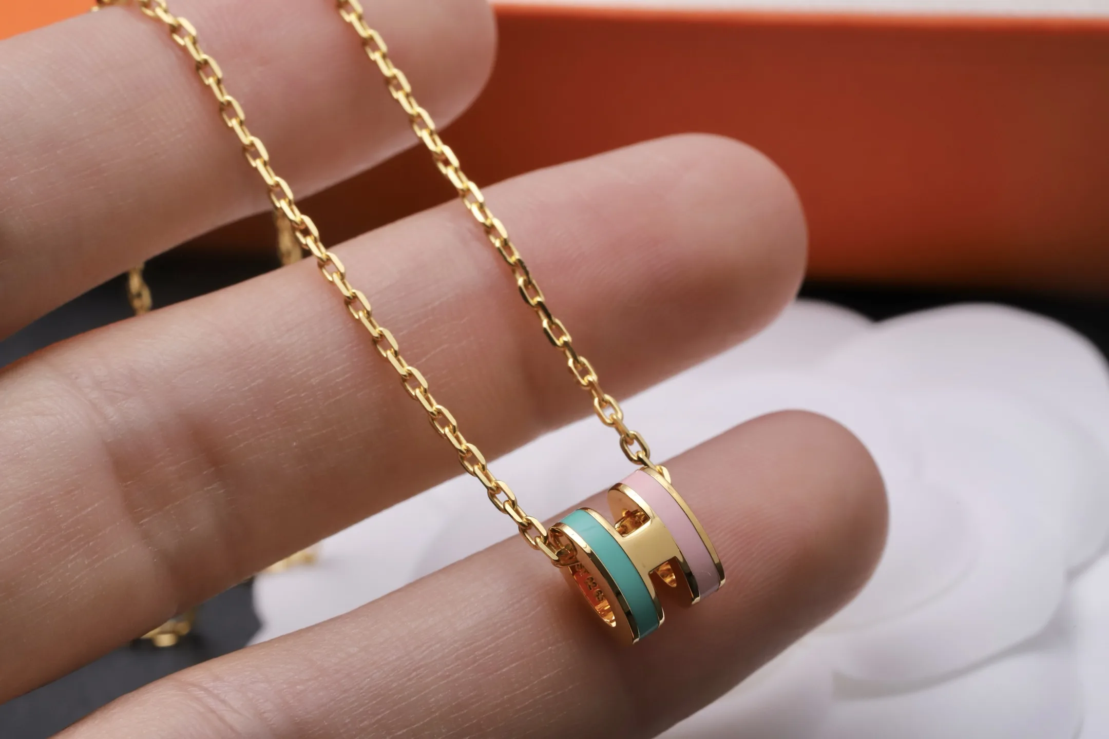 Mini Pop H Pendant Necklace D23516793 — view 5