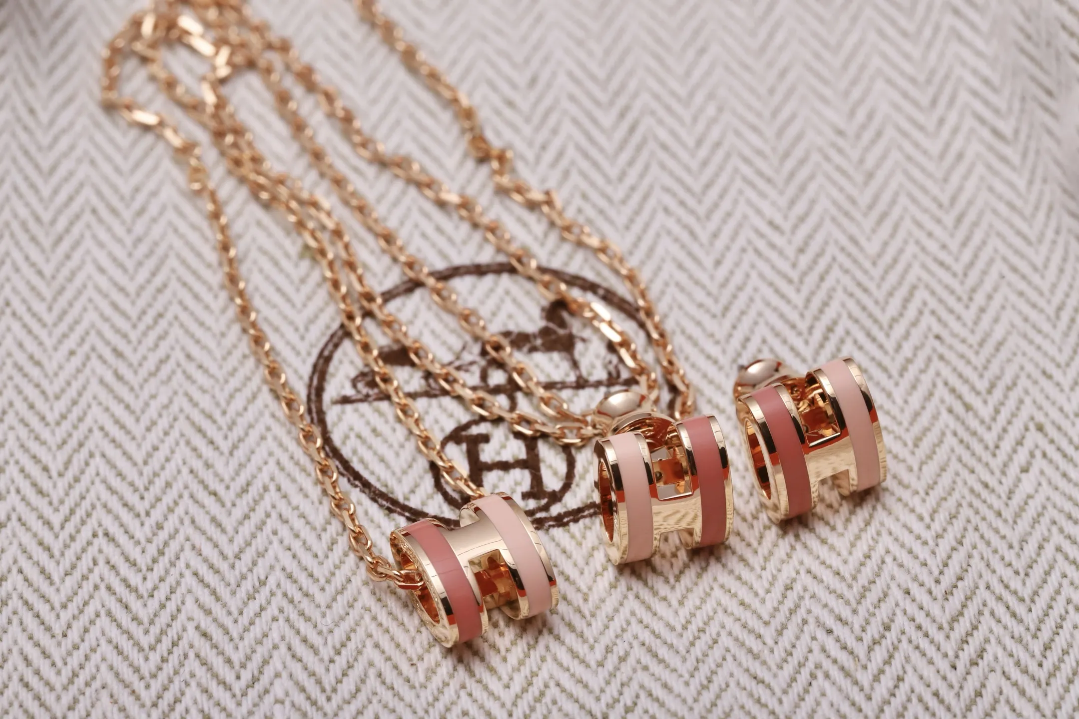 Mini Pop H Pendant Necklace in Rose Gold D23516792 — view 5