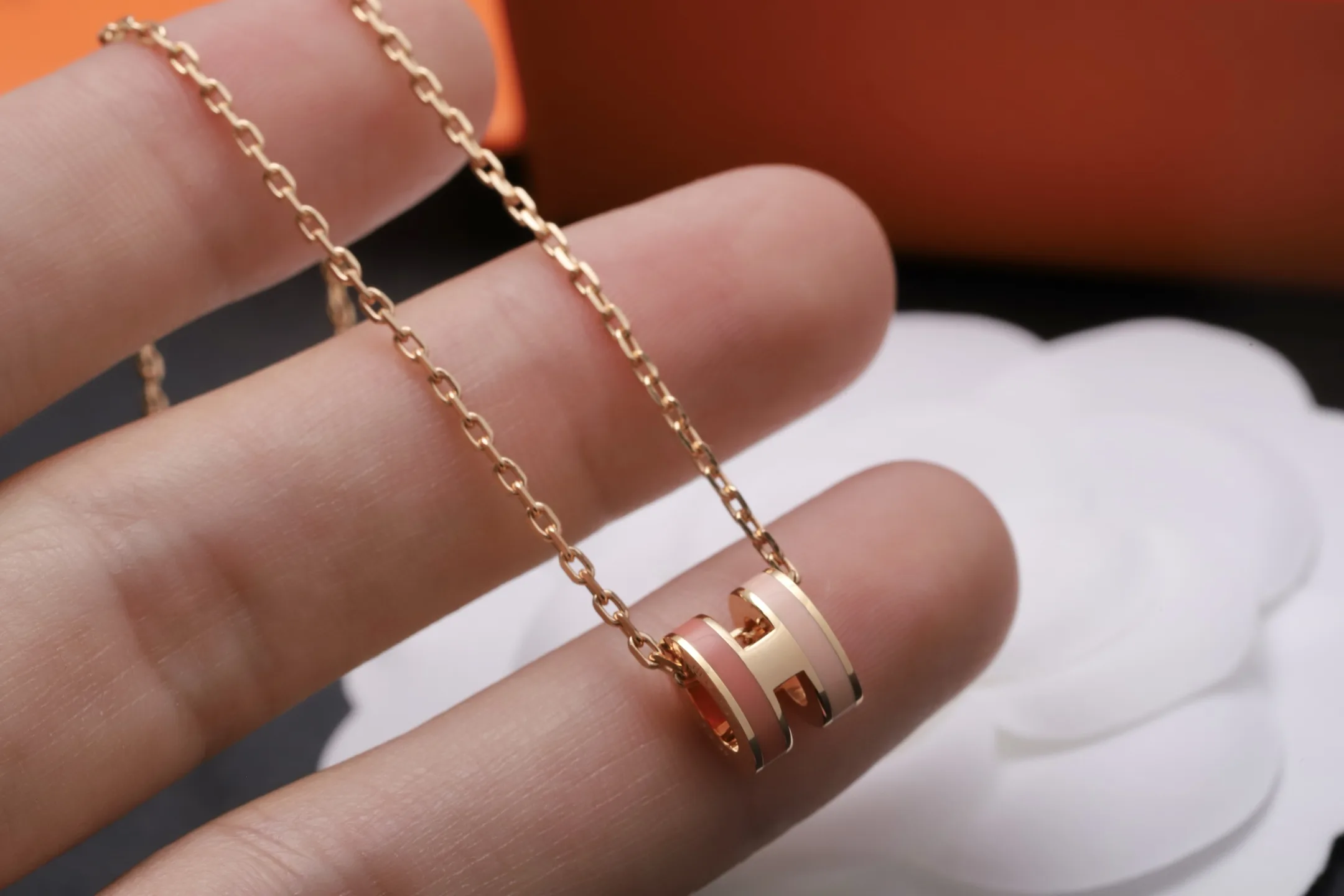 Mini Pop H Pendant Necklace in Rose Gold D23516792 — view 6