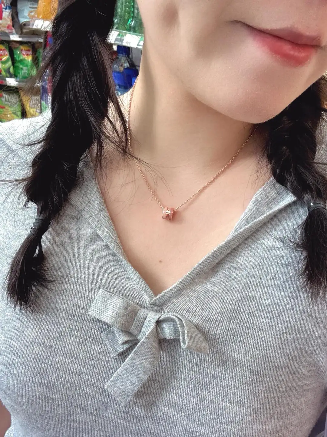 Mini Pop H Pendant Necklace in Rose Gold D23516792 — view 8