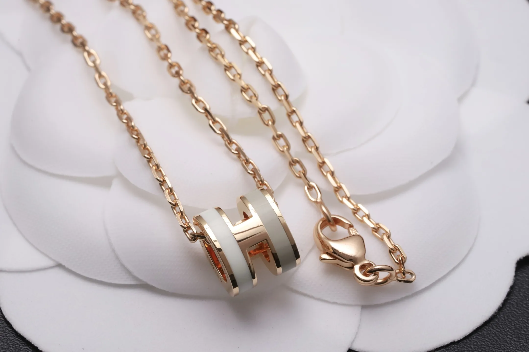 Mini Pop H Pendant Necklace D23516791 — view 5