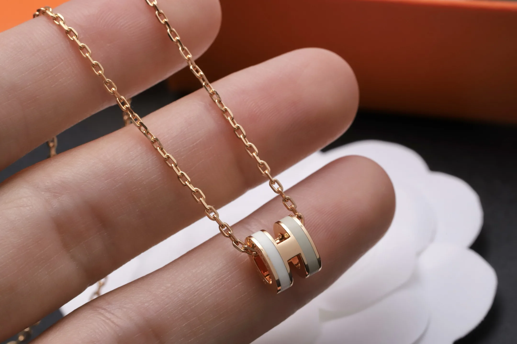 Mini Pop H Pendant Necklace D23516791 — view 6
