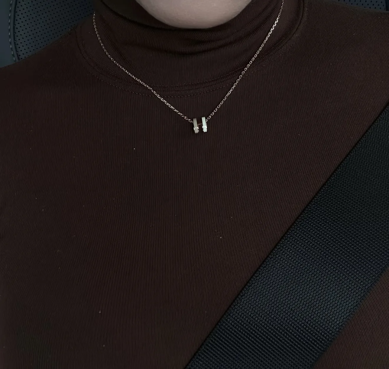 Mini Pop H Pendant Necklace D23516791 — view 9