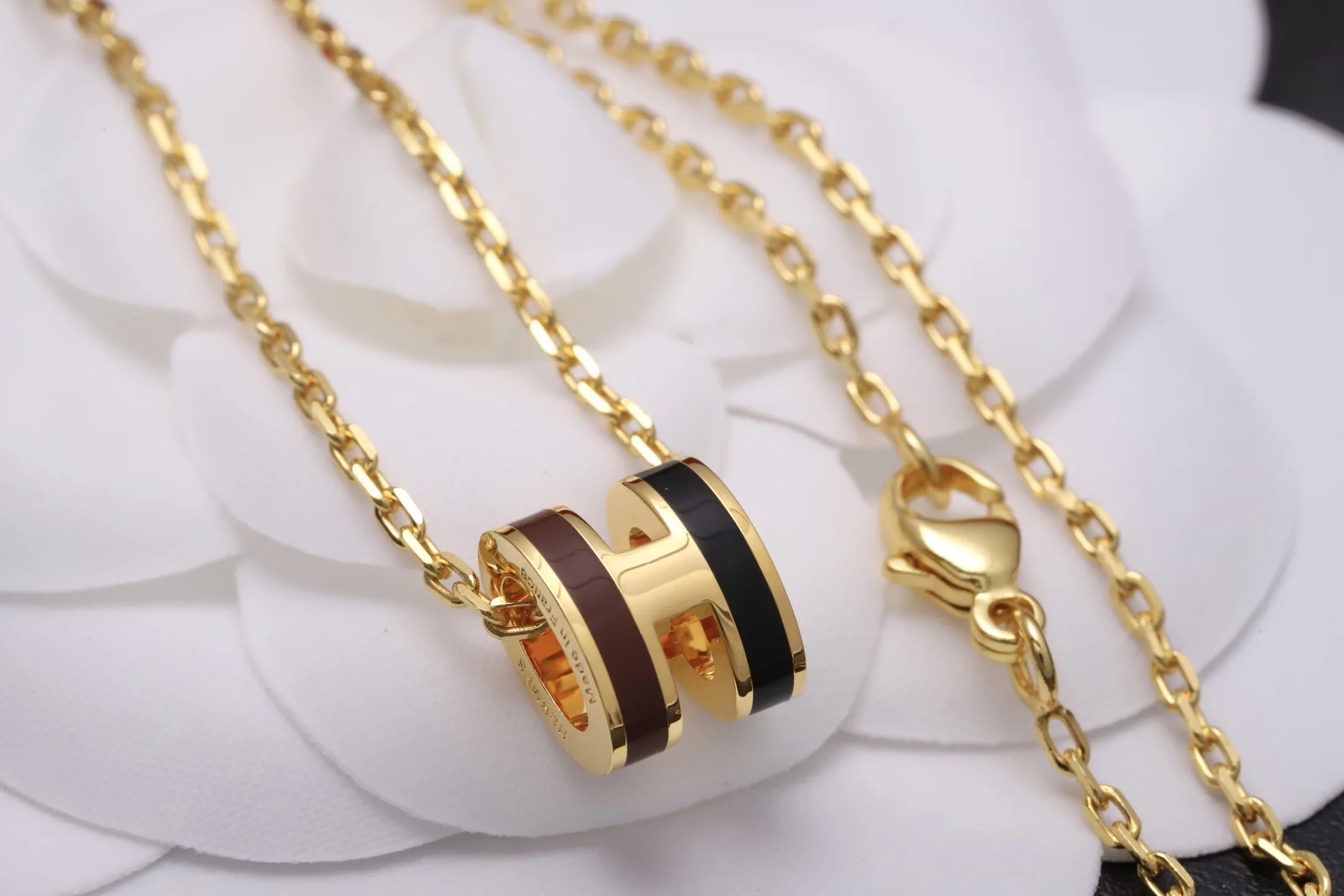 Mini Pop H Pendant Necklace D23516794 — view 5