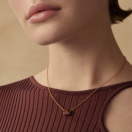 Mini Pop H Pendant Necklace D23516794 — view 9