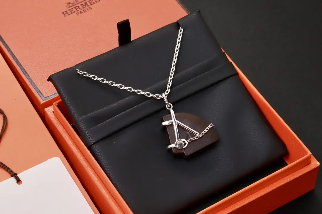 Panache Horse Head Pendant Necklace D16017711 — view 3