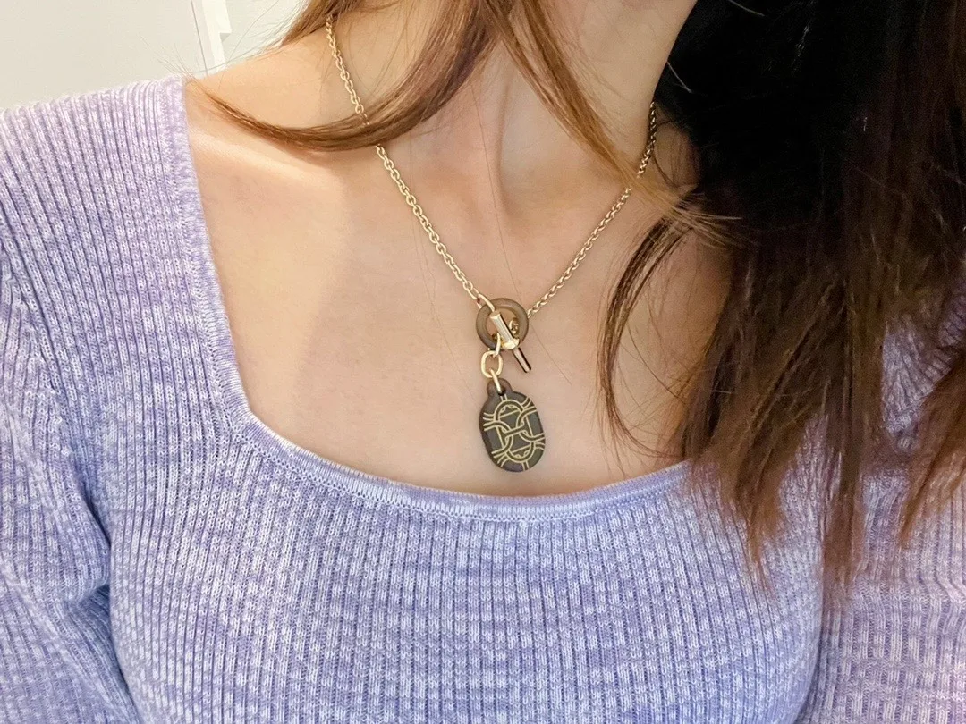 Buffalo Horn Pendant Necklace with Toggle Clasp D19017716 — view 8