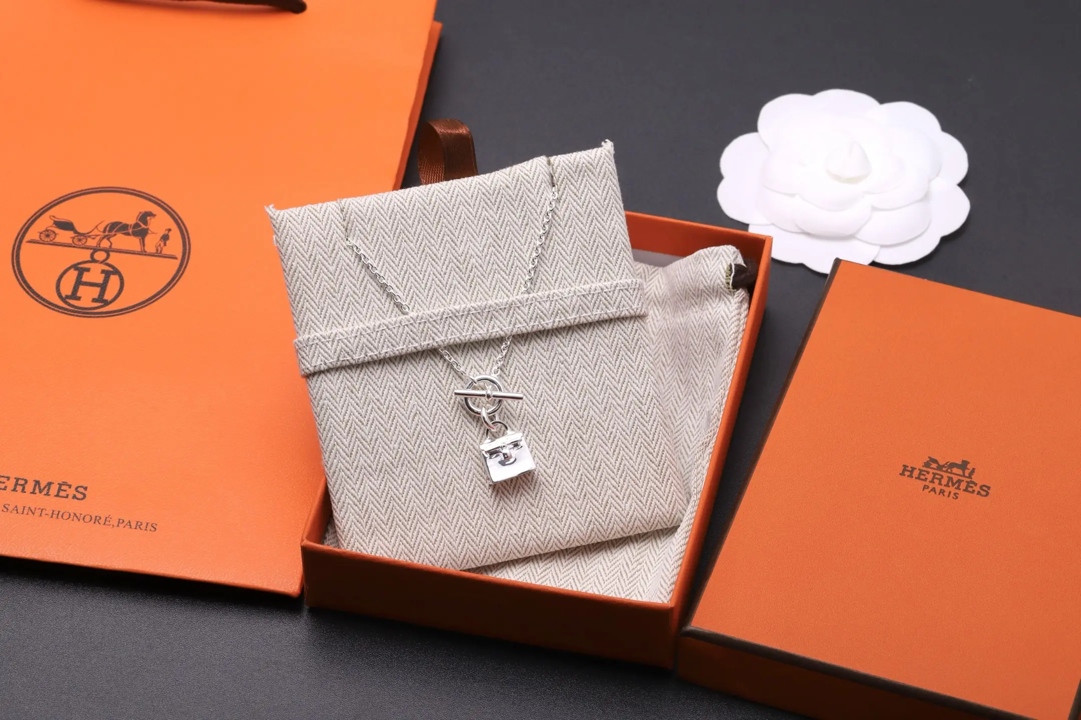 Kelly Amulette Pendant Necklace (Sterling Silver) D55516795 — view 2